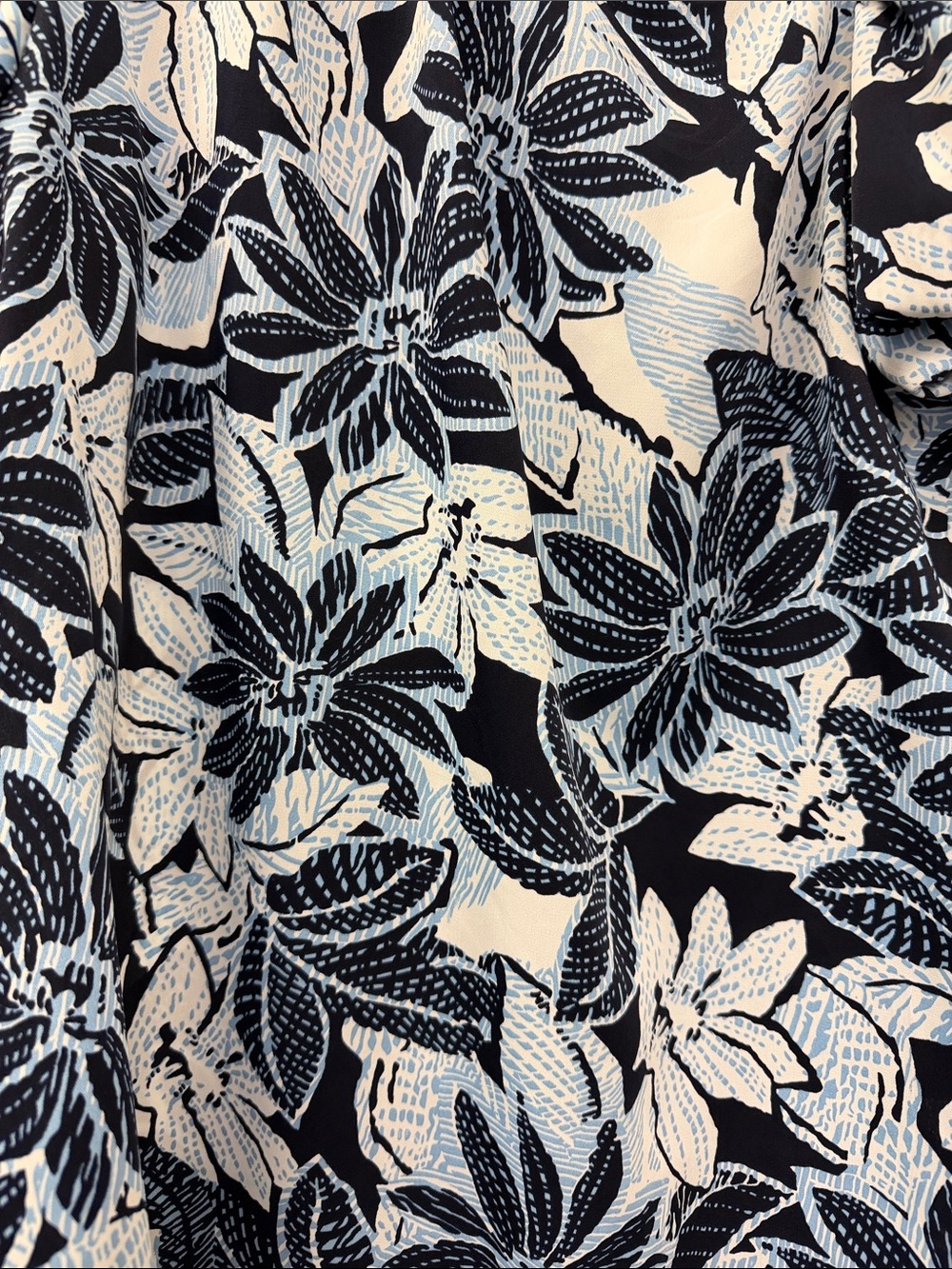 entro Navy and Light Blue Floral Puff-Sleeve Top - Picture 2 of 3